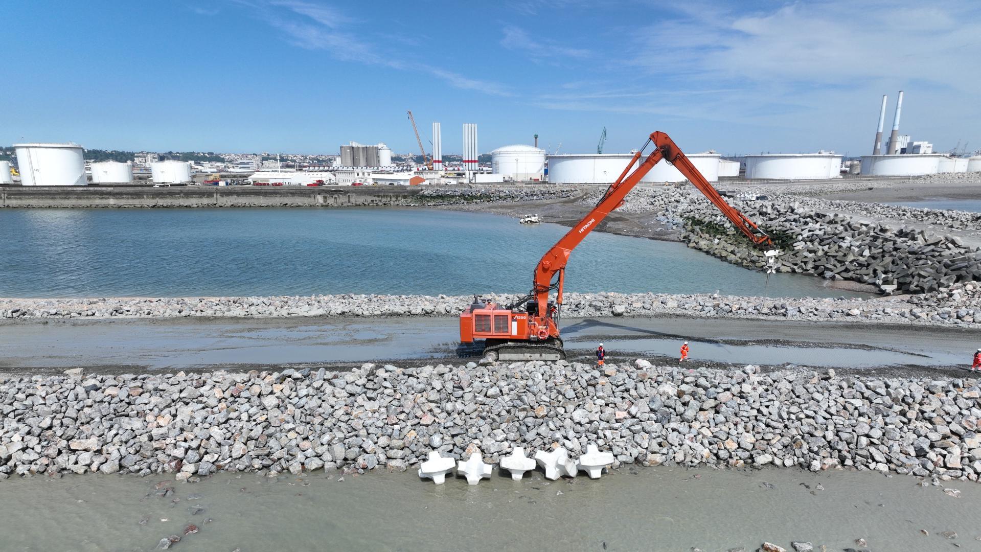 In Le Havre, the installation of the first Accropode™ marks a new ...