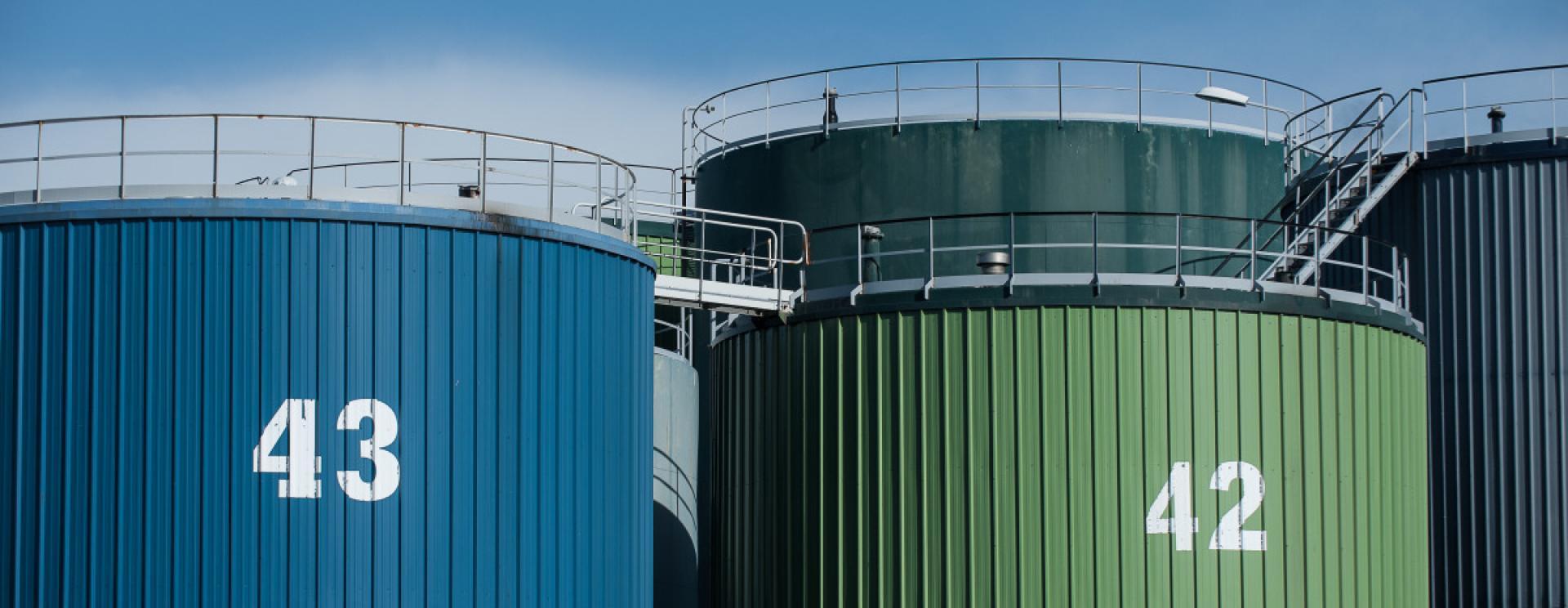 Cuves de stockages sur le port du Havre