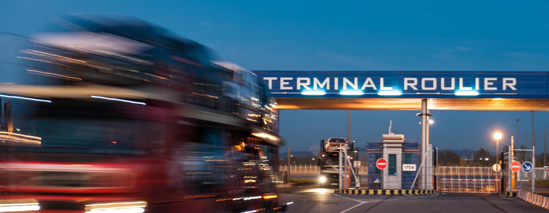 Sortie de camion du Terminal roulier au Havre