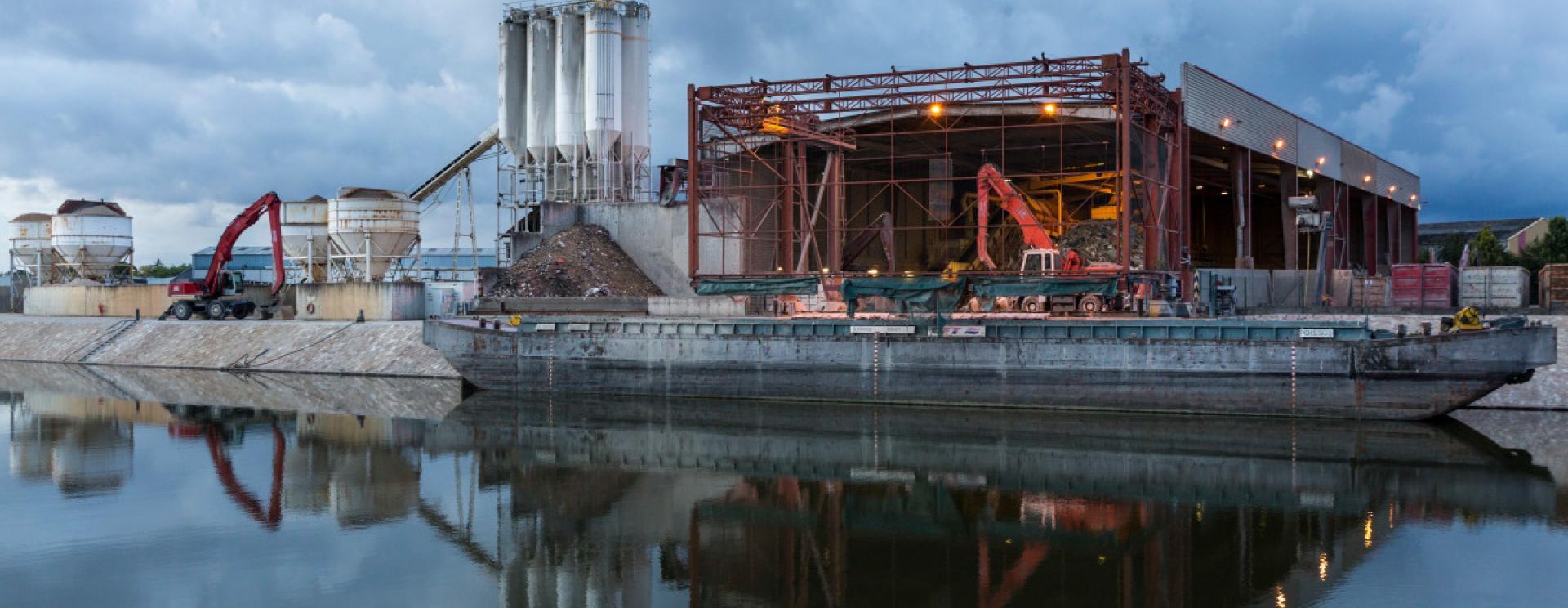 Darse sud entrepôt Veolia sur le port de Bonneuil-sur-Marne