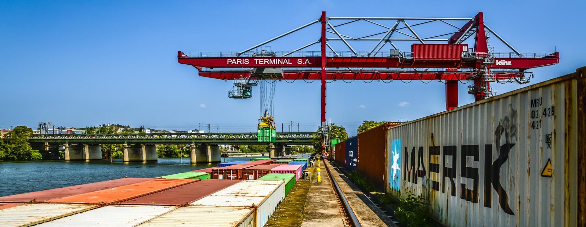 Conteneurs au port de Gennevilliers