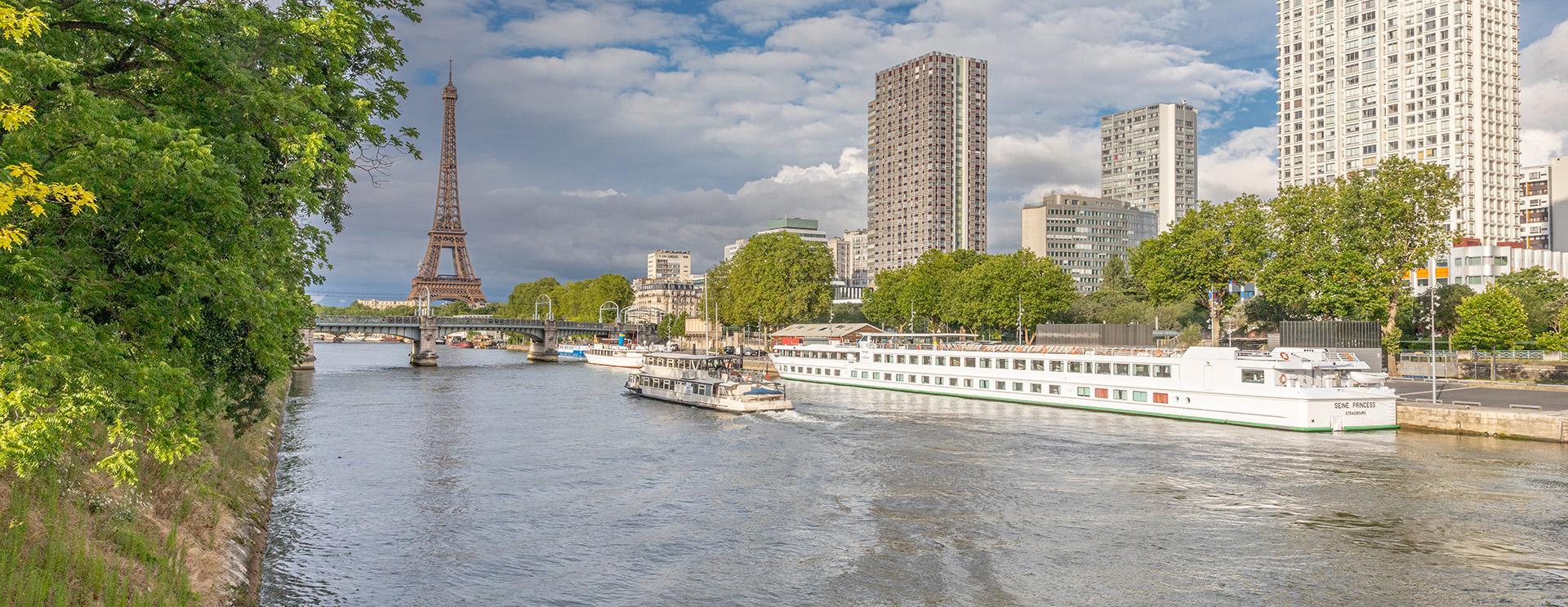 Croisière fluviale au port de Paris