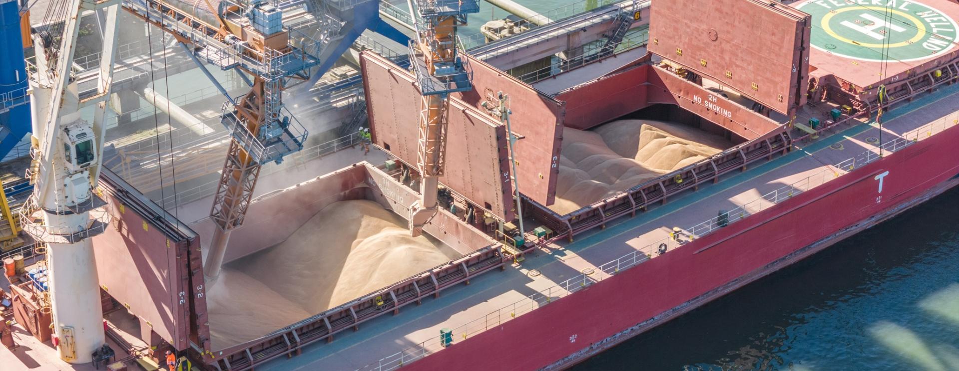 Vue aérienne des installations Sénalia sur le port de Rouen.