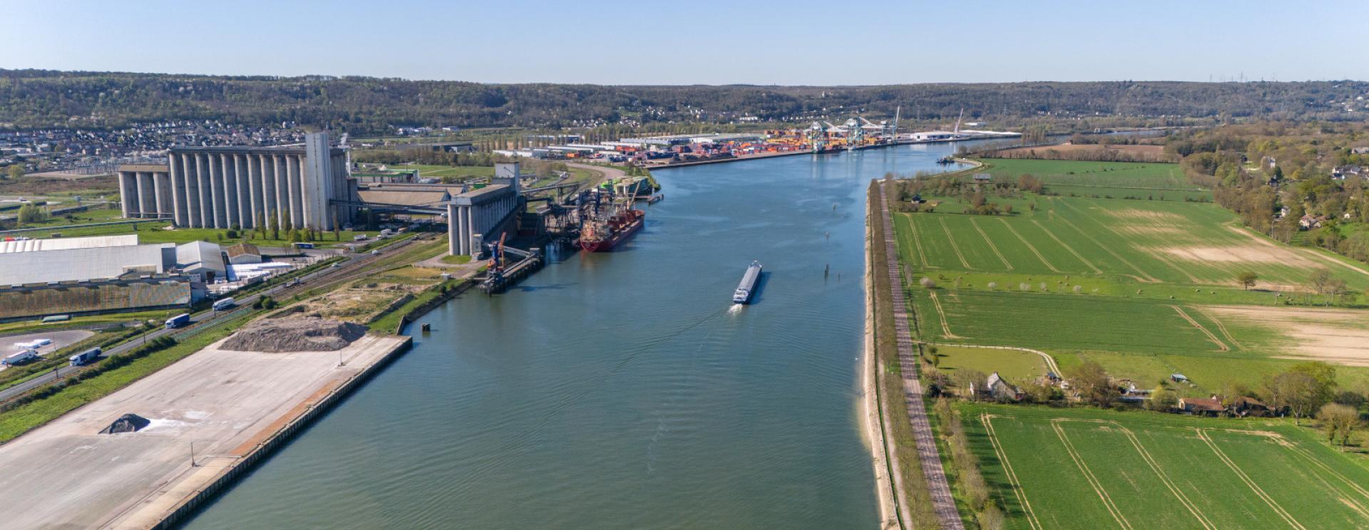 Automoteur en Seine _ Silos Rouen 
