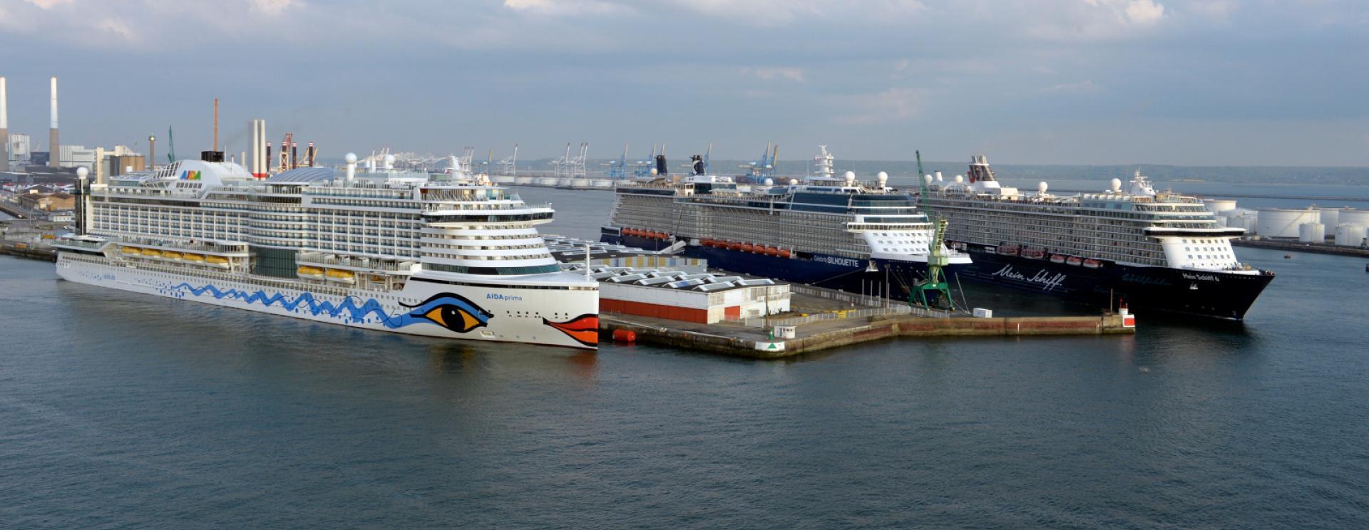 Triple escale de paquebots au Terminal Croisière du Havre avec, en présence : L'Aidaprima, le Celebrity Silhouette et le Meinschiff 6.