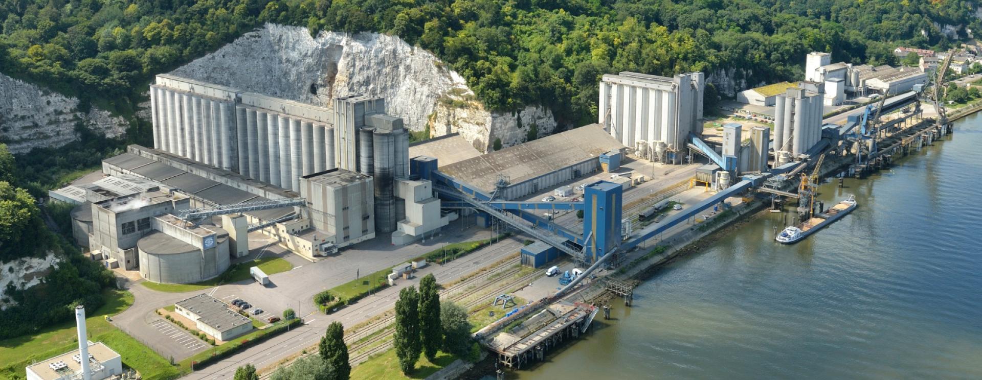 chargement sur le terminal soufflet socomac à Rouen - vue aérienne