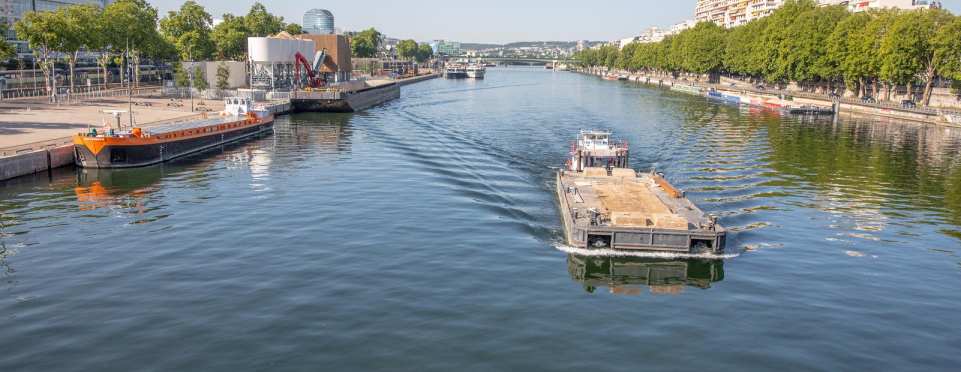 Transport fluvial Seine _ Javel