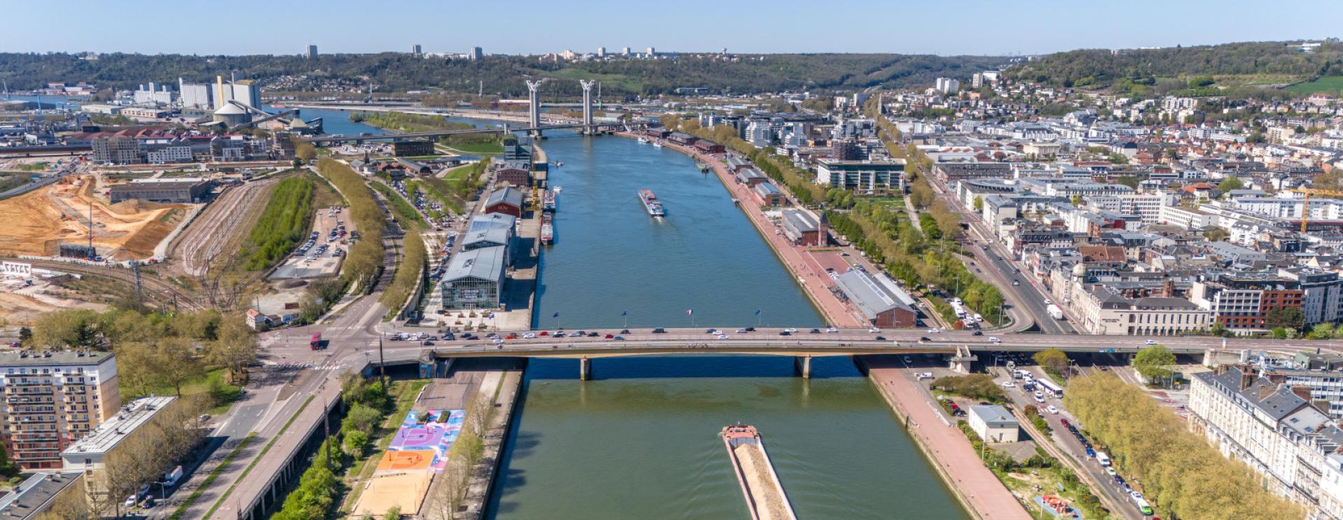 Vue aérienne sur Rouen _ Interface ville/port