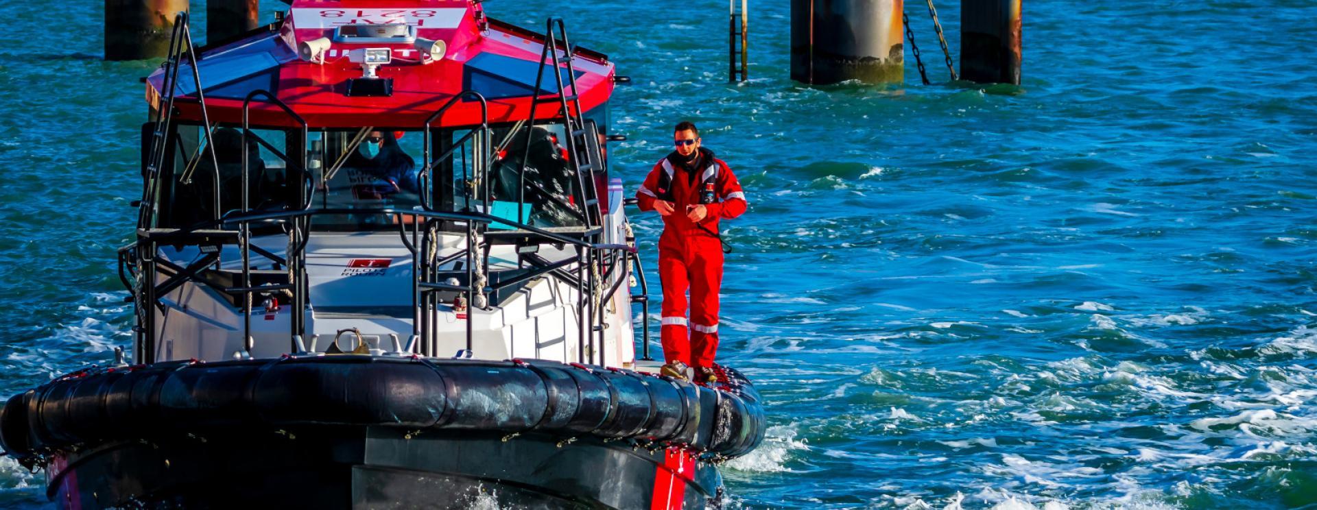 Vedette du pilotage de la station du Havre en sortie dans le port