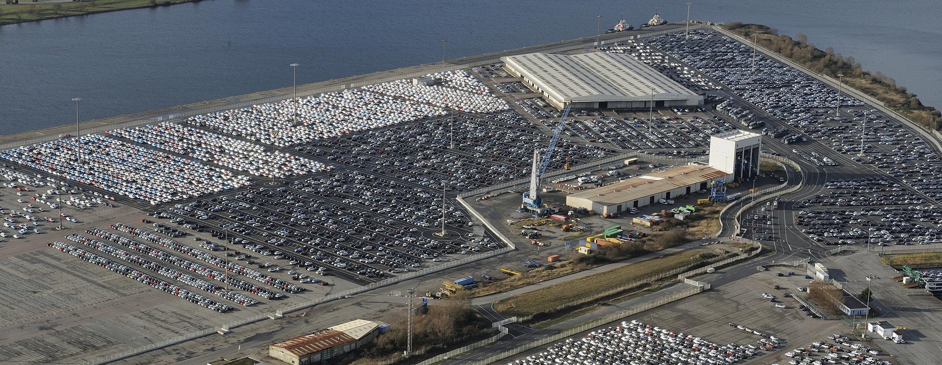 Stockage de voitures terminal RoRo au port du Havre