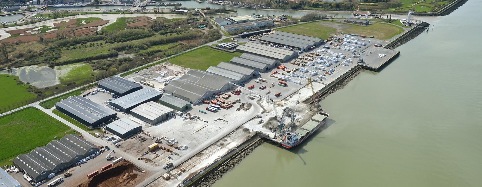 Vue aérienne du terminal de Honfleur