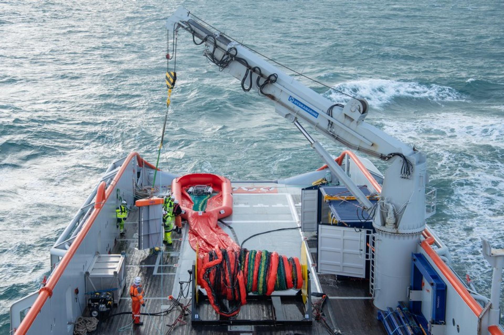Exercice de crise d’assistance à navire en difficulté et lutte contre la pollution en mer - Agrandir l'image, fenêtre modale