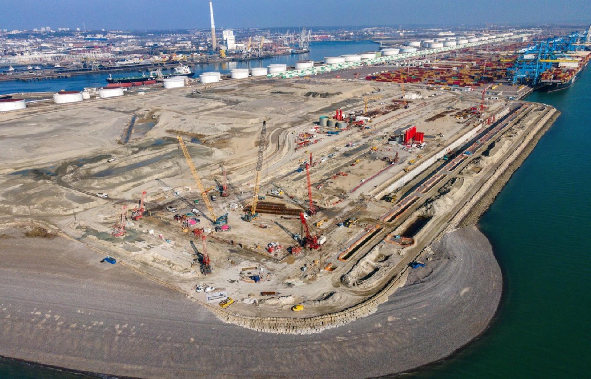 Vue aérienne de la phase III de la construction de Port 2000 au Havre - Agrandir l'image, fenêtre modale