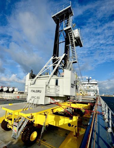 Nouvelle grue portuaire livrée sur le terminal croisière de la Pointe de Floride au Havre - Agrandir l'image, fenêtre modale