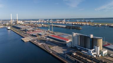 Vue générale sur l'usine SIEMENS GAMESA au Havre - Agrandir l'image, fenêtre modale