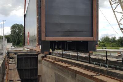 Porte de la nouvelle écluse de Tancarville - Agrandir l'image 5 sur 6, fenêtre modale