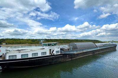 Barge ACONIT transportant des colis lourds pour le port de Nanterre - Agrandir l'image 5 sur 6, fenêtre modale