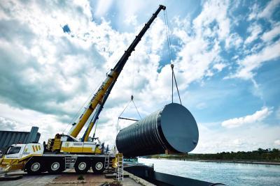 Barge ACONIT transportant des colis lourds pour le port de Nanterre - Agrandir l'image 2 sur 6, fenêtre modale