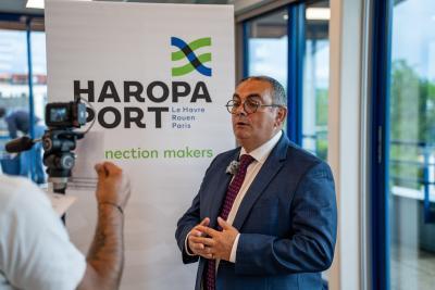  Gilles Kindelberger, président de l’UPR (Union Portuaire Rouennaise) devant une caméra à l'occasion d'une interview lors du BE de Rouen du 2 juin 2026 - Agrandir l'image 1 sur 4, fenêtre modale