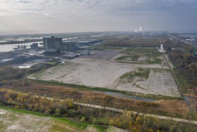Friche industrielle de la zone du grand canal ex Lafarge - Agrandir l'image 3 sur 6, fenêtre modale