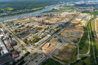 Friche Pétroplus sur le terminal pétrolier de Rouen - Agrandir l'image 5 sur 6, fenêtre modale