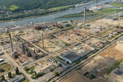 Friche Pétroplus sur le terminal pétrolier de Rouen - Agrandir l'image 6 sur 6, fenêtre modale
