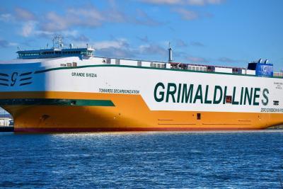 Escale inaugurale au Havre du Grande Svezia, navire en mer - Agrandir l'image 3 sur 3, fenêtre modale