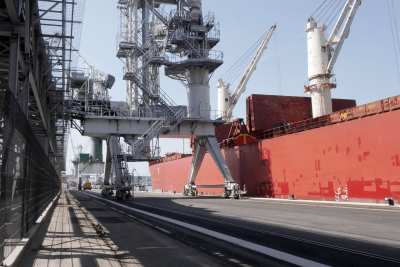 Vue depuis quai de Petit-Couronne sur le terminal portuaire du groupe BZ - Enlarge image 1 of 3, modal window