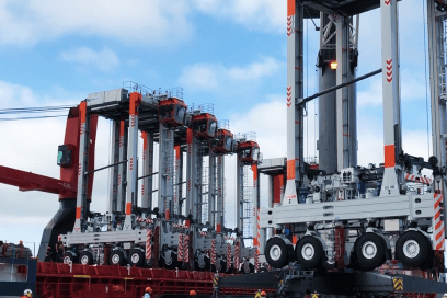 Déchargement de cavaliers pour GMP au port du Havre - Agrandir l'image, fenêtre modale