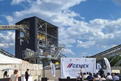 Plateforme Cemex France sur le port de Bonneuil-sur-Marne HAROPA PORT - Agrandir l'image, fenêtre modale