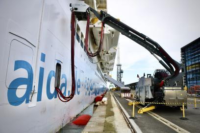 navire AIDAnova branché à quai sur le terminal croisière du Havre - Agrandir l'image, fenêtre modale