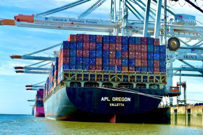 Escale au Havre de l’APL Oregon dans le cadre du nouveau service de CMA CGM appelé French peak service. - Enlarge image, modal window