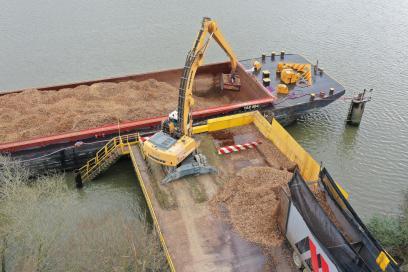 Chargement de plaquettes forestières - Agrandir l'image, fenêtre modale