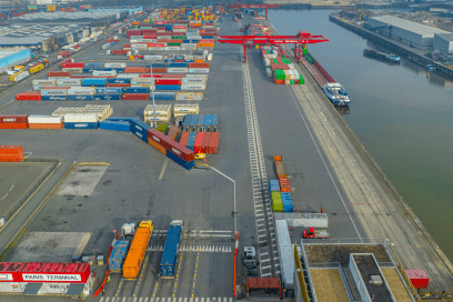 Port de Paris terminal PTSA portique rouge paris terminal SA - Enlarge image, modal window