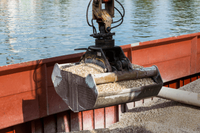 Déchargement de déblais sur barge - Agrandir l'image, fenêtre modale