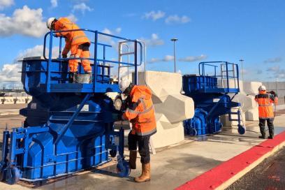 Fabrication d'un accropode _ Quai de l'Asie - Agrandir l'image, fenêtre modale