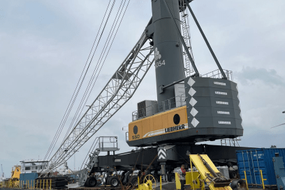 Nouvelle grue portuaire sur le terminal de Radicatel - Enlarge image, modal window