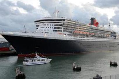 Paquebot de croisière en escale au port du Havre - Agrandir l'image, fenêtre modale