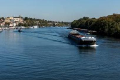 Vue d'une péniche au large de Conflans-Sainte-Honorine - Enlarge image, modal window