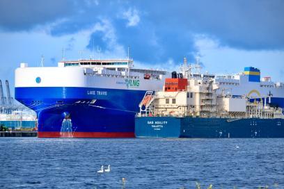 HAROPA PORT_Soutage en GNL sur le terminal roulier du Havre - Enlarge image, modal window