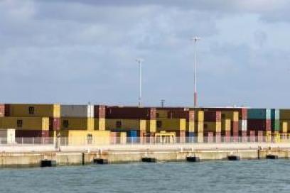 Vue du terminal conteneurs au Havre - Agrandir l'image, fenêtre modale