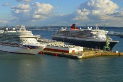 Vue aérienne du terminal croisières au Havre - Agrandir l'image, fenêtre modale
