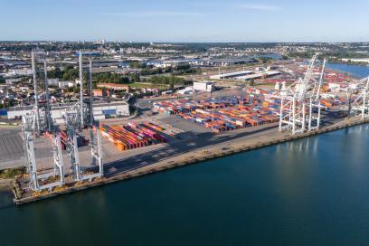 Vue aérienne sur le terminal de l'Atlantique situé en aval de l'écluse François 1er - Enlarge image, modal window