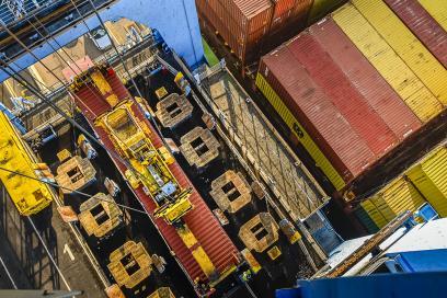 Manutention de conteneurs au terminal de Normandie au port du Havre - Agrandir l'image, fenêtre modale
