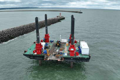 Plateforme autoélévatrice utilisée pour réaliser des sondages - Agrandir l'image, fenêtre modale