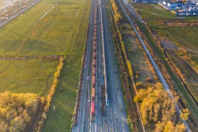 Train sur la ZIP du Havre - Agrandir l'image, fenêtre modale