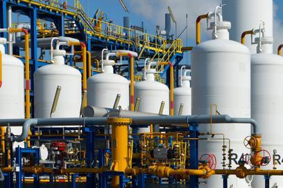 Réservoirs d'hydrogène chez Air liquide sur le site de Port Jérôme - Agrandir l'image, fenêtre modale