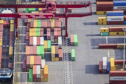 Trafic de conteneurs au port de Gennevilliers - Agrandir l'image, fenêtre modale