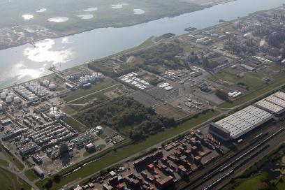 Zone industrielle - Grand Canal du Havre - Agrandir l'image, fenêtre modale
