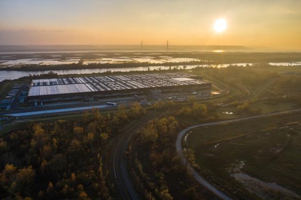 Vue aérienne de l'entrepôt logistique PRD sur le PLPN3 - Agrandir l'image, fenêtre modale